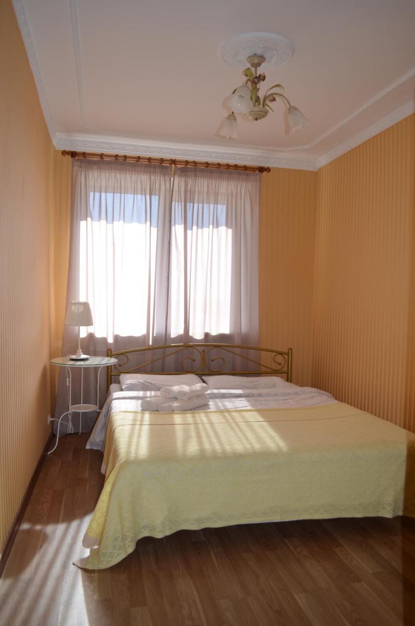 Apart Na Himnaziinoi Naberezhnii Apartment Kharkiv Exterior photo